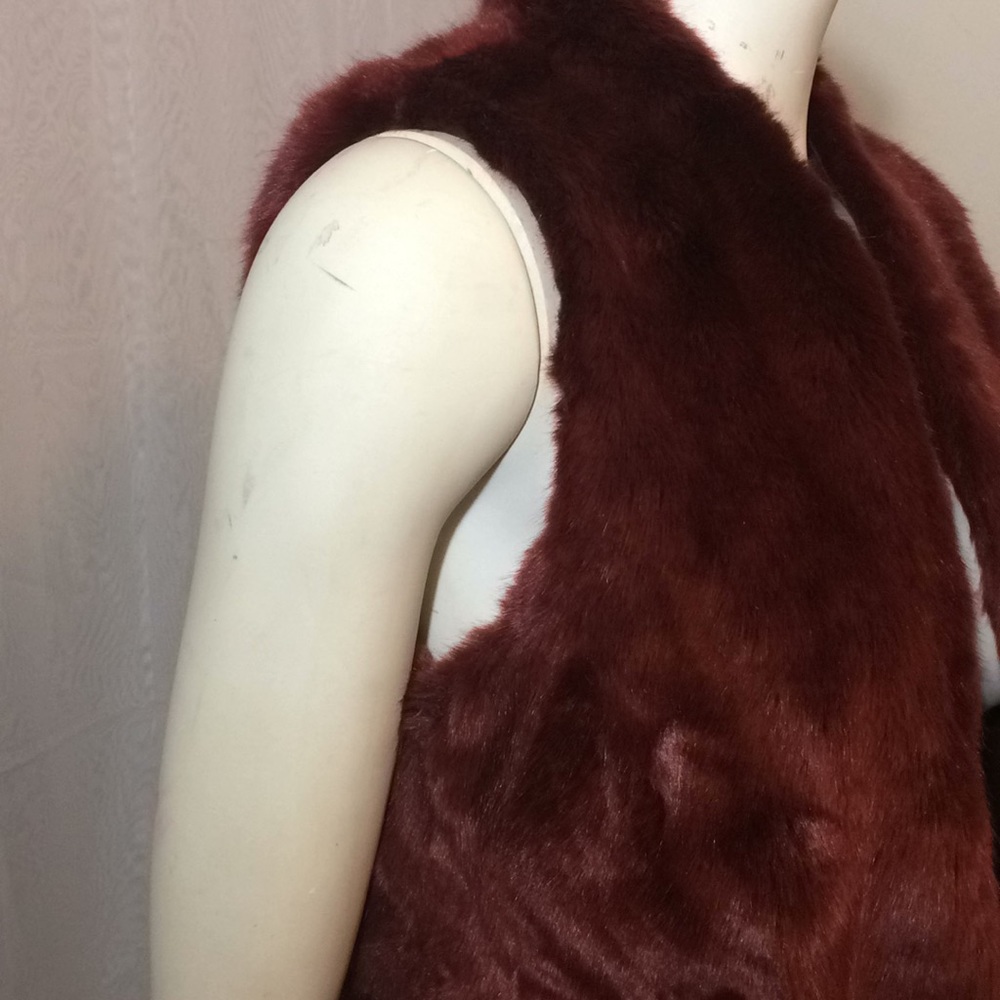 Pure hype, faux fur vest. - Picture 2 of 9